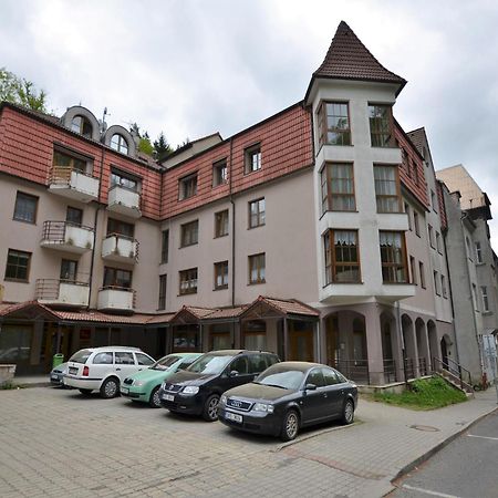 Snug Apartment In Jachymov Near Ski Area Exteriér fotografie