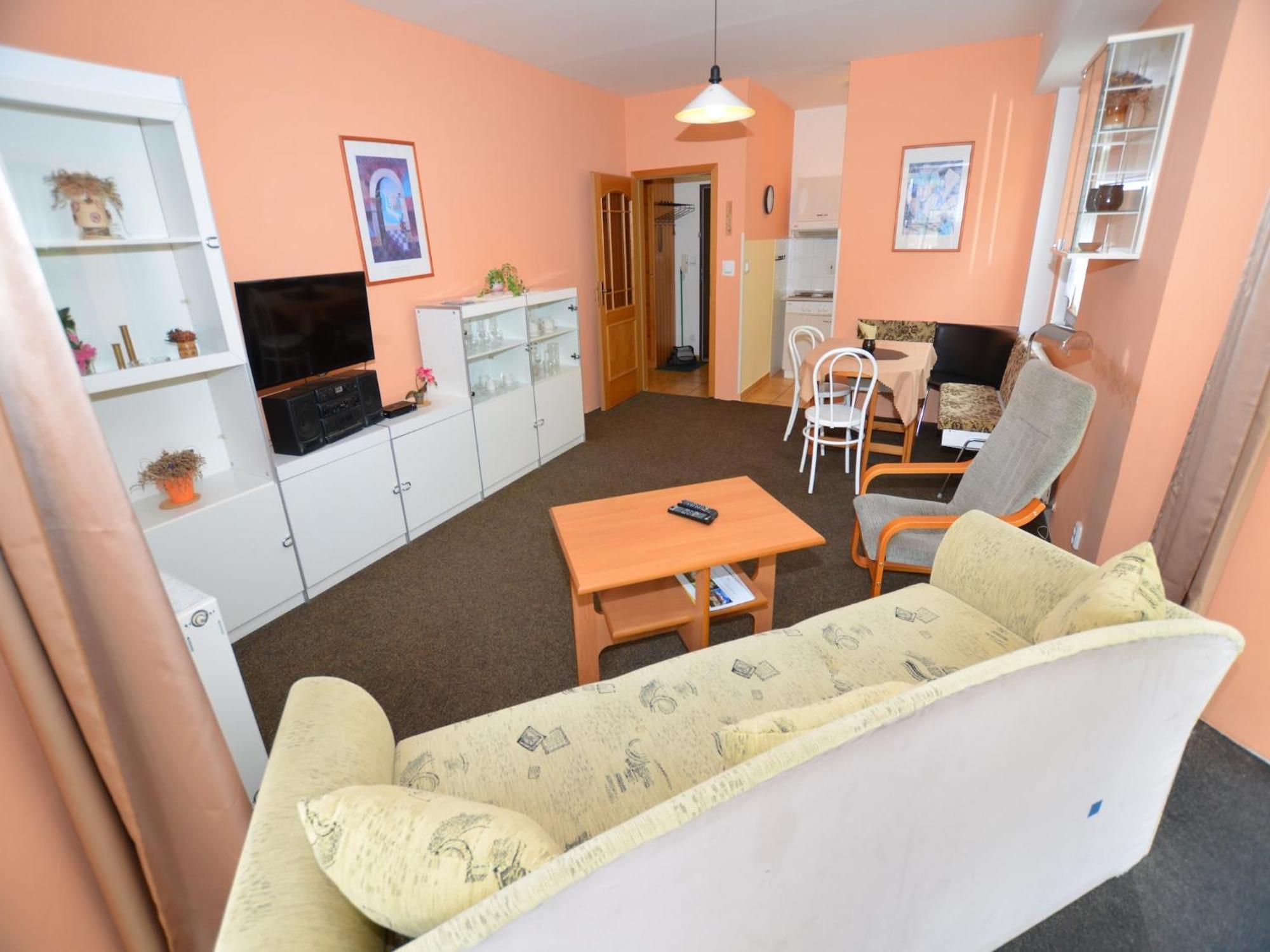 Snug Apartment In Jachymov Near Ski Area Exteriér fotografie